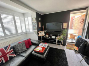 Central Hove Large 2 bedroom Private residence with Beach Hut